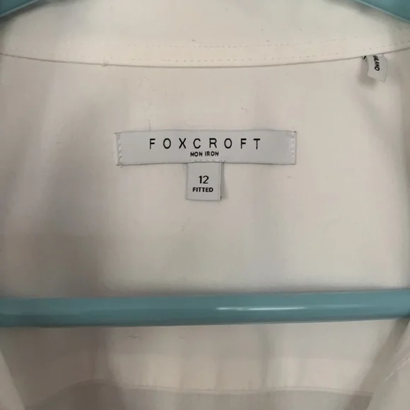 Nearly new white classy blouse , very flattering. - Picture 3 of 3